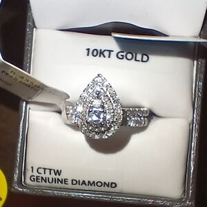10 Karat White Gold 1 Carat Total Weight Diamond Pear Shaped Bridle Ring Size 7